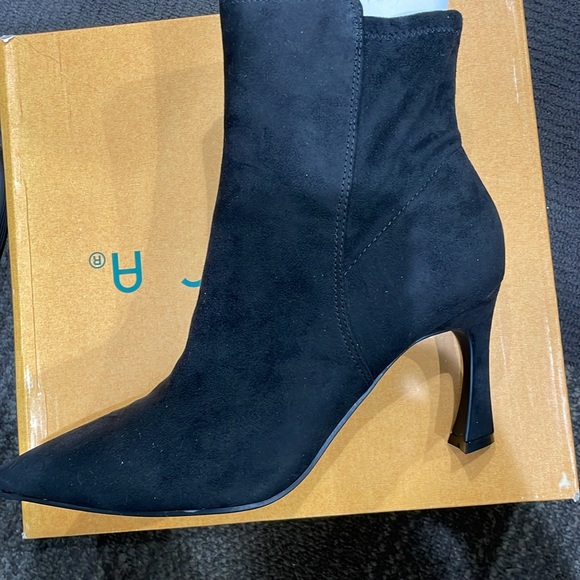 Unisa-black suede 3 1/2 heels boots…super cute for a night out. 8 1/2 or 9 size. - Picture 6 of 8